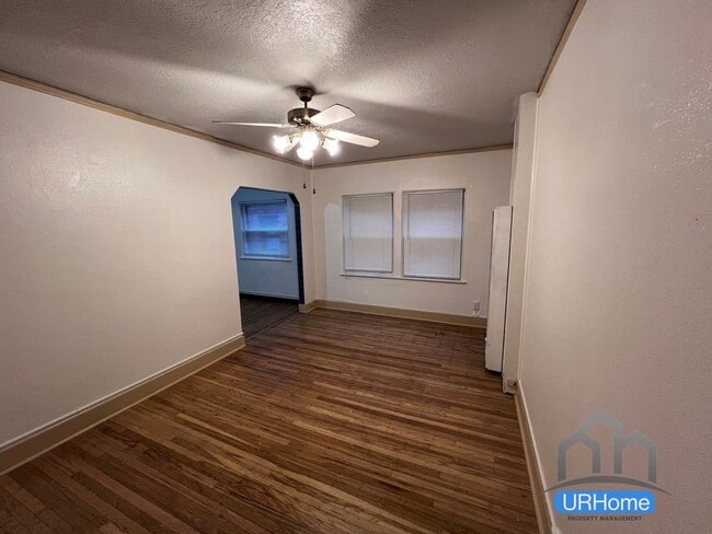 Interior Photo - Vintage Studio Living in the Heart of Port...