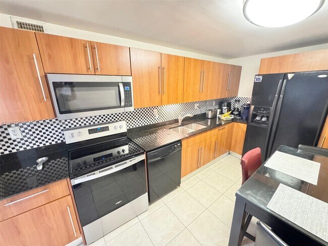 Building Photo - 3001 S Ocean Dr
