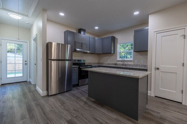 Foto del edificio - BRAND NEW CONSTRUCTION!  3-bedroom, 2-bath home on a corner lot