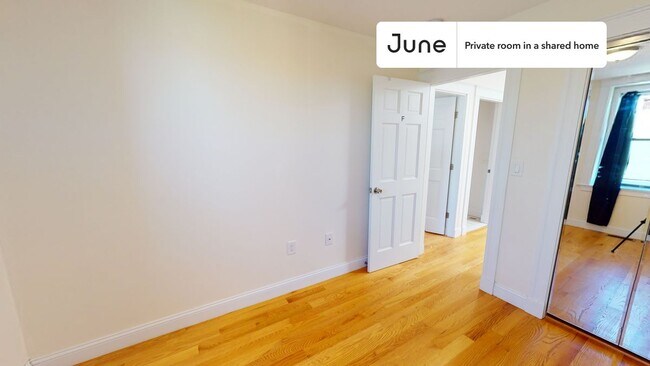 Foto del edificio - Private bedroom in 6 bed/2 bath Home