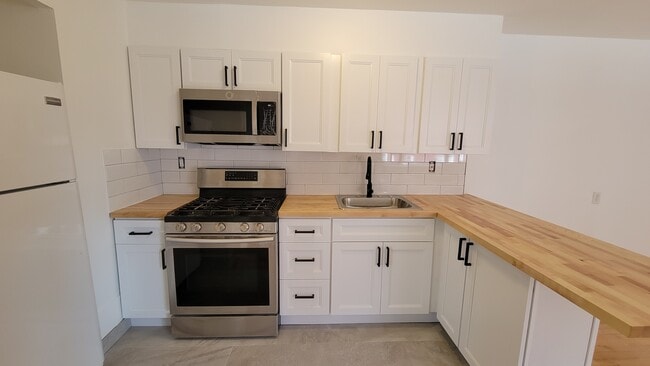 Building Photo - 204 Woodcliff Ave