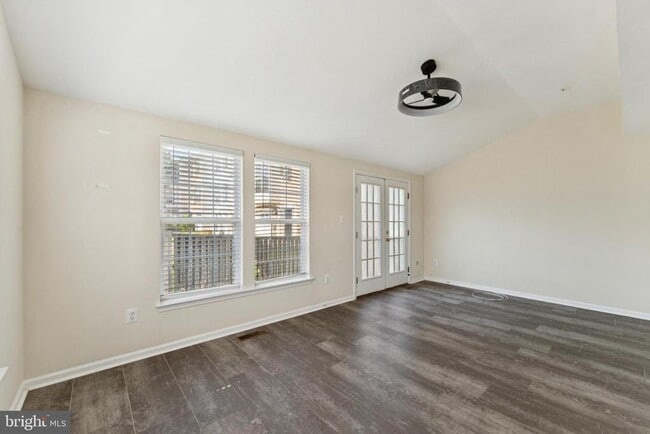 Building Photo - 12300 Sweetbriar Pl