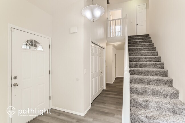 Building Photo - 16019 SW Hawk Ct