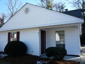 Building Photo - 819 Varsity Dr