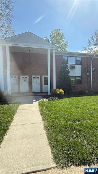 Building Photo - 1 Colonial Dr
