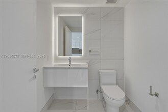 Building Photo - 1170 Hallandale Ave