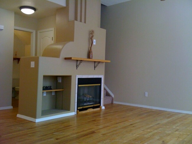 Foto del edificio - Central location - 2BR/2.5Ba/2C townhome n...