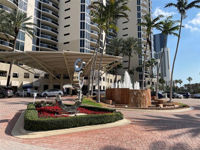 Foto del edificio - 17555 Collins Ave