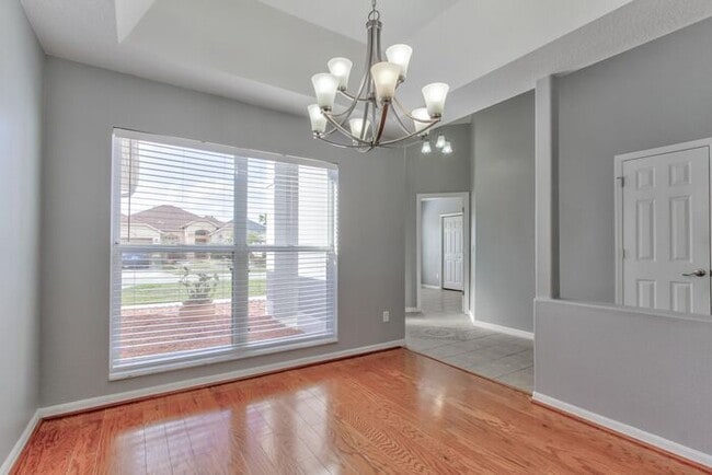 Building Photo - Beautiful home in South Chase