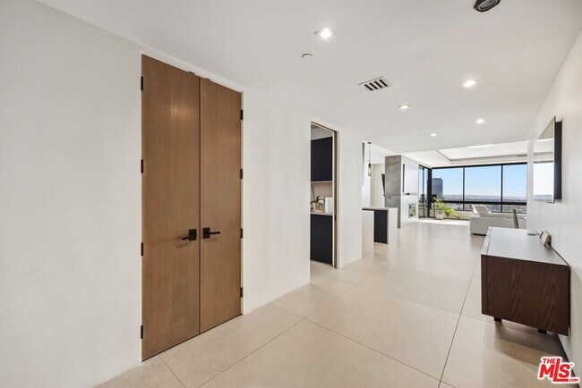 Foto del edificio - 10350 Wilshire Blvd