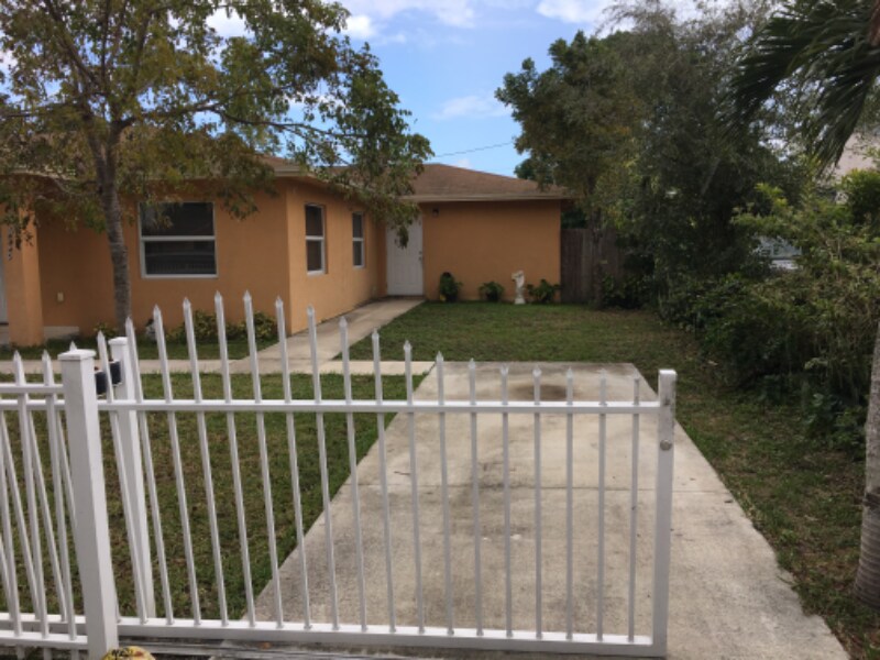 Foto principal - 10345 NW 35th Ave