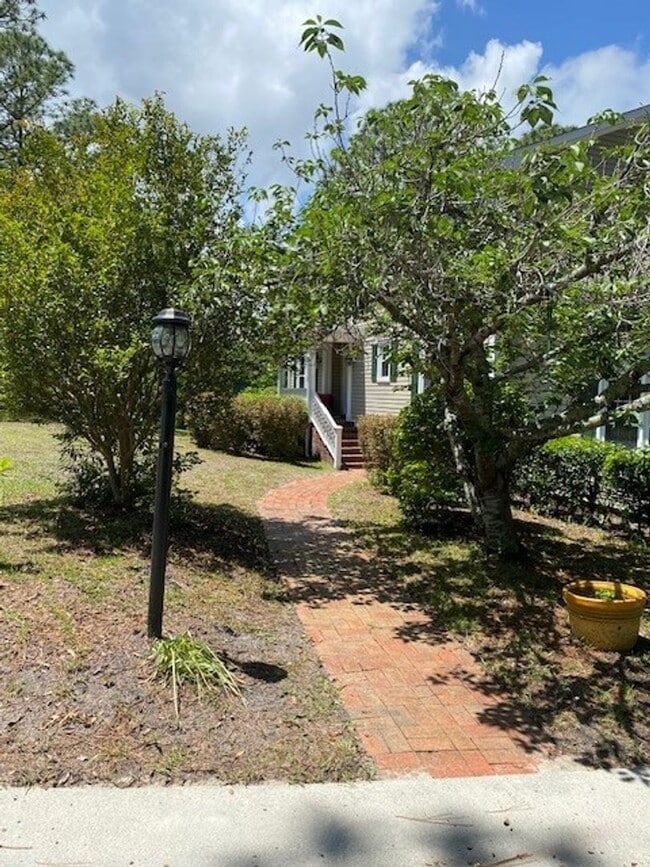 Building Photo - Welcome to this stunning fully furnished 4 bedroom, 3 bathroom house in the heart of Wilmington, NC.