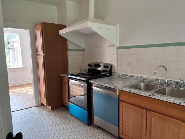 Building Photo - 63 S Monterey St