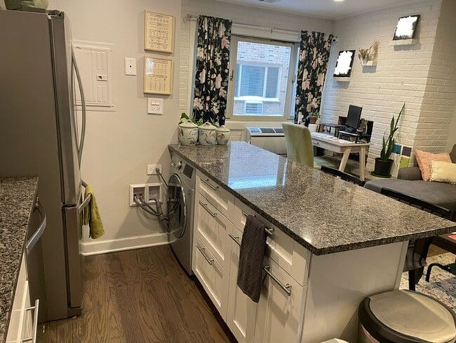 Foto del edificio - 665 W Melrose St