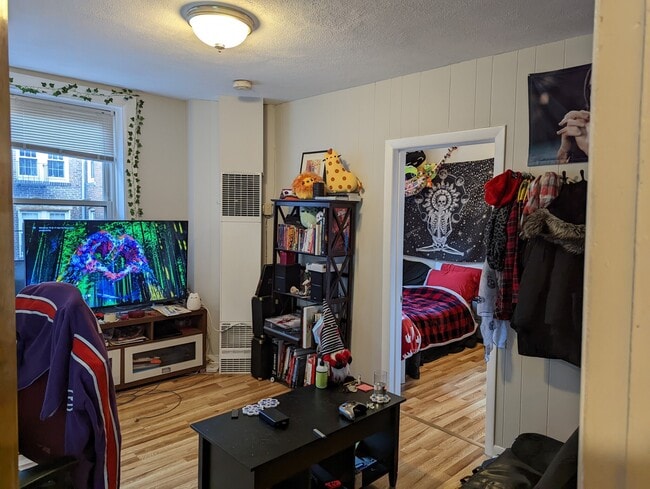 Building Photo - 145 Endicott St