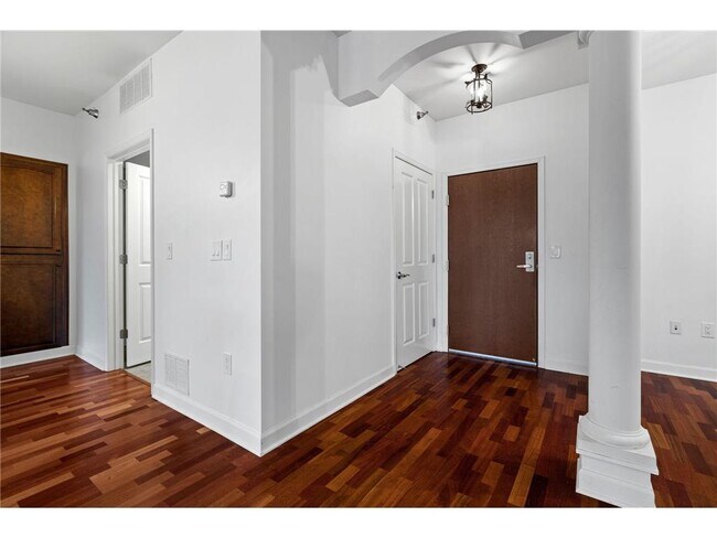 Foto del edificio - 317 Groveland Ave