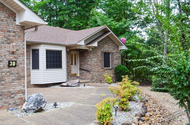 Building Photo - Spacious 3-Bedroom Home for Long-Term Lease in Hot Springs Village