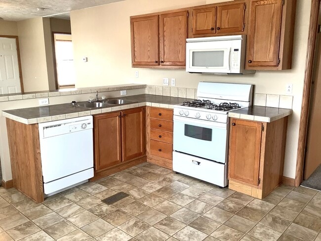 Building Photo - 3 bed, 2 bath Single Family Home