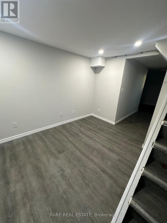 Building Photo - 61 Wistow St