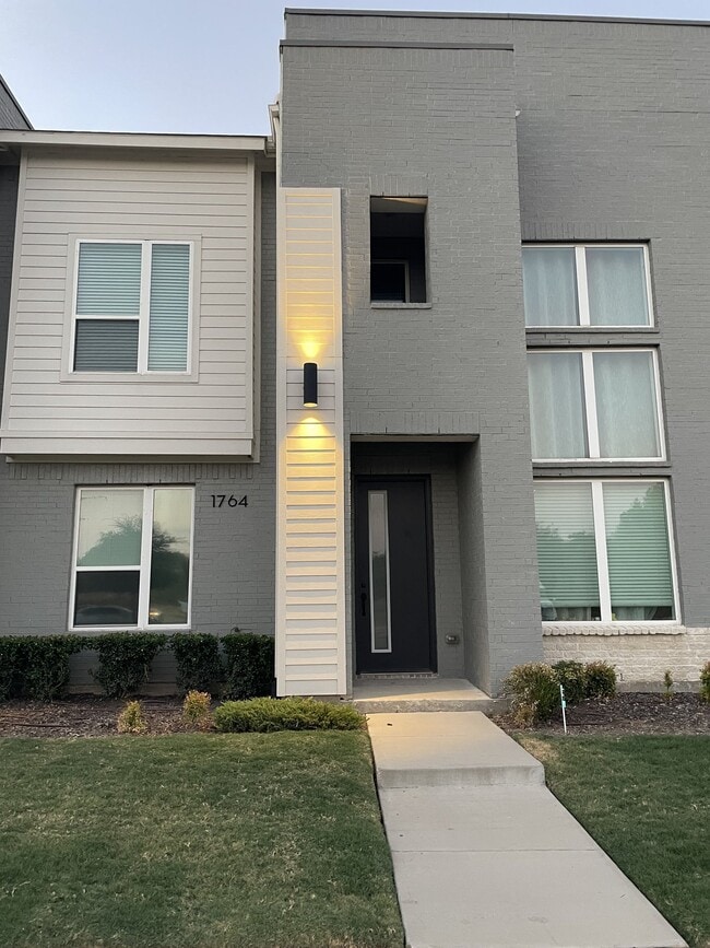 Building Photo - 1764 Thornton Dr