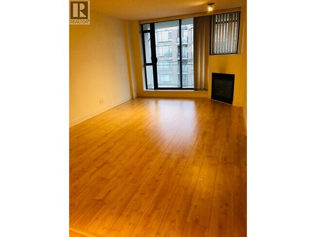 Photo du bâtiment - 175-1175 W 1st St