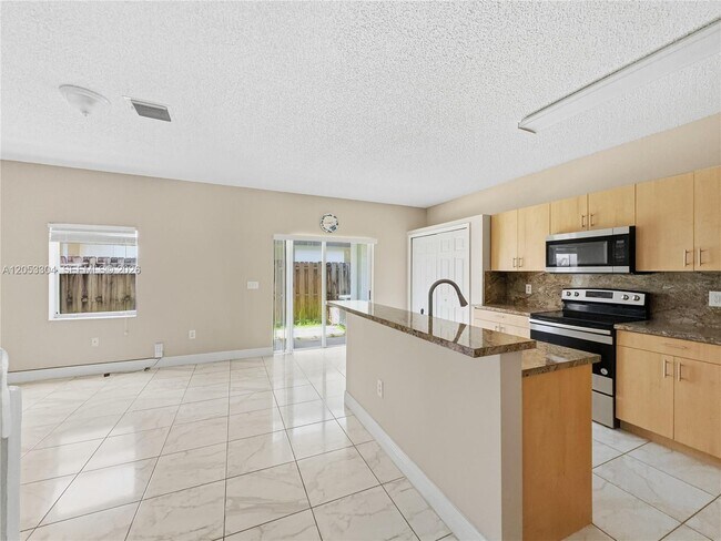 Foto del edificio - 2214 SE 25th Ave
