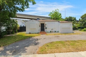 Building Photo - 736 NW 41st St