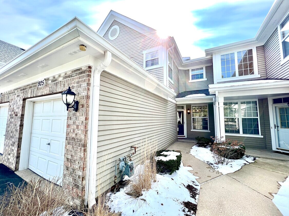 Primary Photo - 925 Sheridan Cir