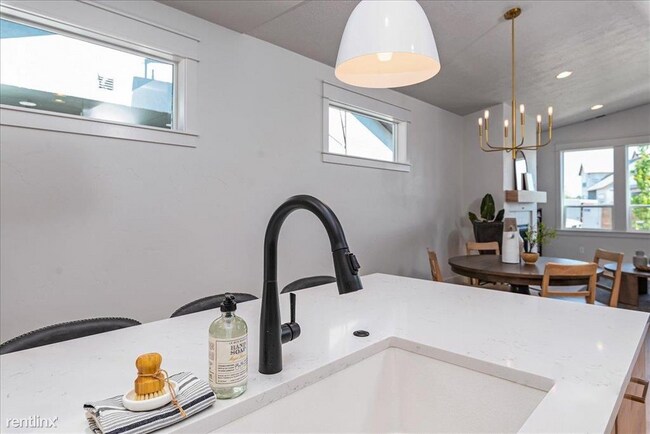 Building Photo - 3 br, 2 bath House - 8099 West Moon Valley...