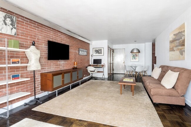 Building Photo - 77 W 55th St