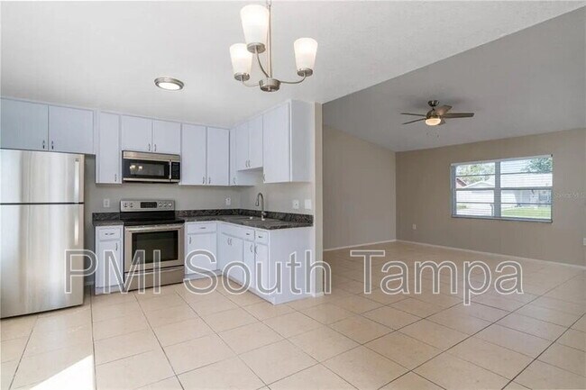 Building Photo - 1020 Pine Ridge Cir