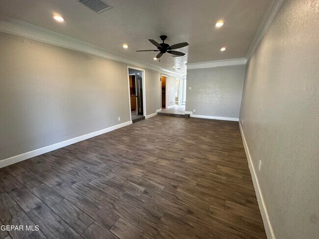 Building Photo - 4921 Vista Grande Cir