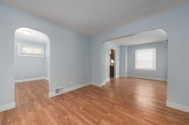 Building Photo - 247 E 248th St