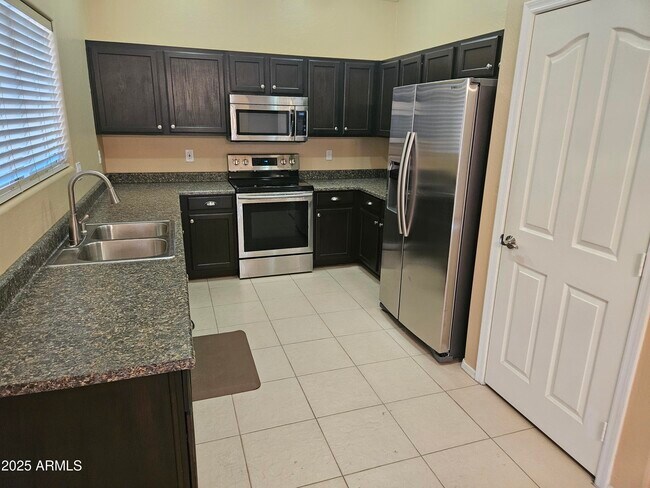 Foto del edificio - 14529 N 87th Dr