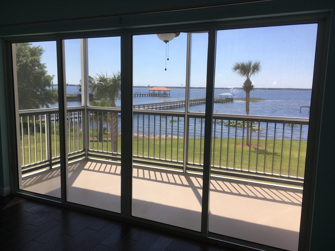 2131 Lakeview Dr, Sebring, FL 33870 Condo for Rent in Sebring, FL