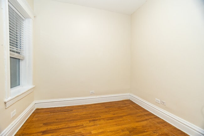 Building Photo - 3149 W Lyndale St