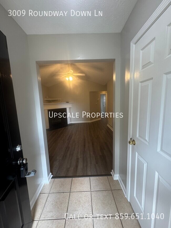 Foto del edificio - 3009 Roundway Down Ln