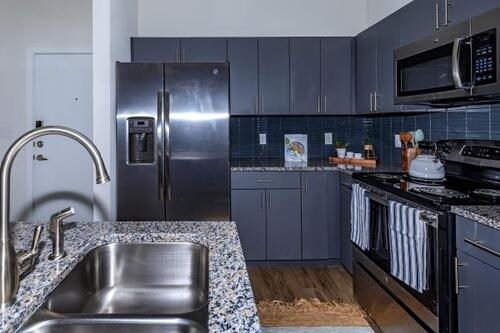 Foto del edificio - 4710 E Riverside Dr