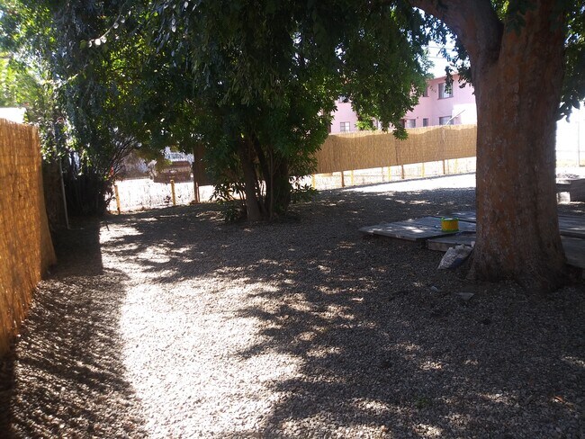 Patio trasero - 6645 Fair Ave