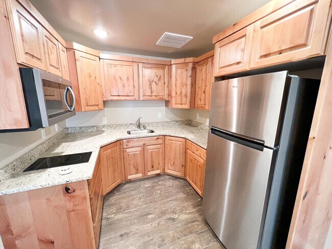 Foto del edificio - S207 Renovated Studio Apartment! Utilities Included!