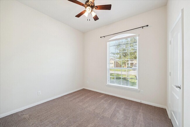 Foto del edificio - 205 Brookwood Park Ln