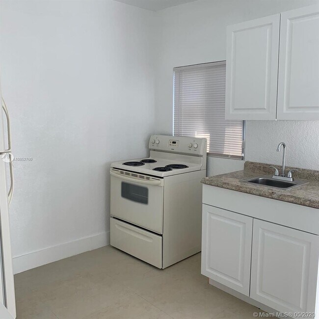 Building Photo - 530 NW 59th Ct