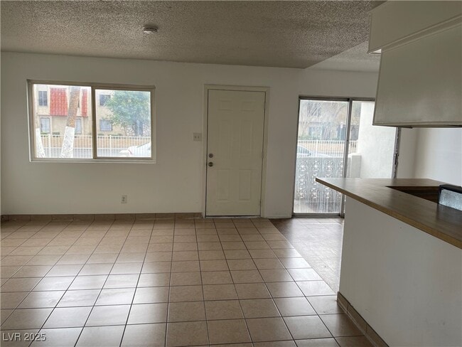 Foto del edificio - 537 Calcaterra Cir