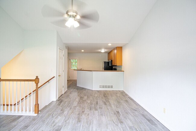 Building Photo - 5324-5326 Godas