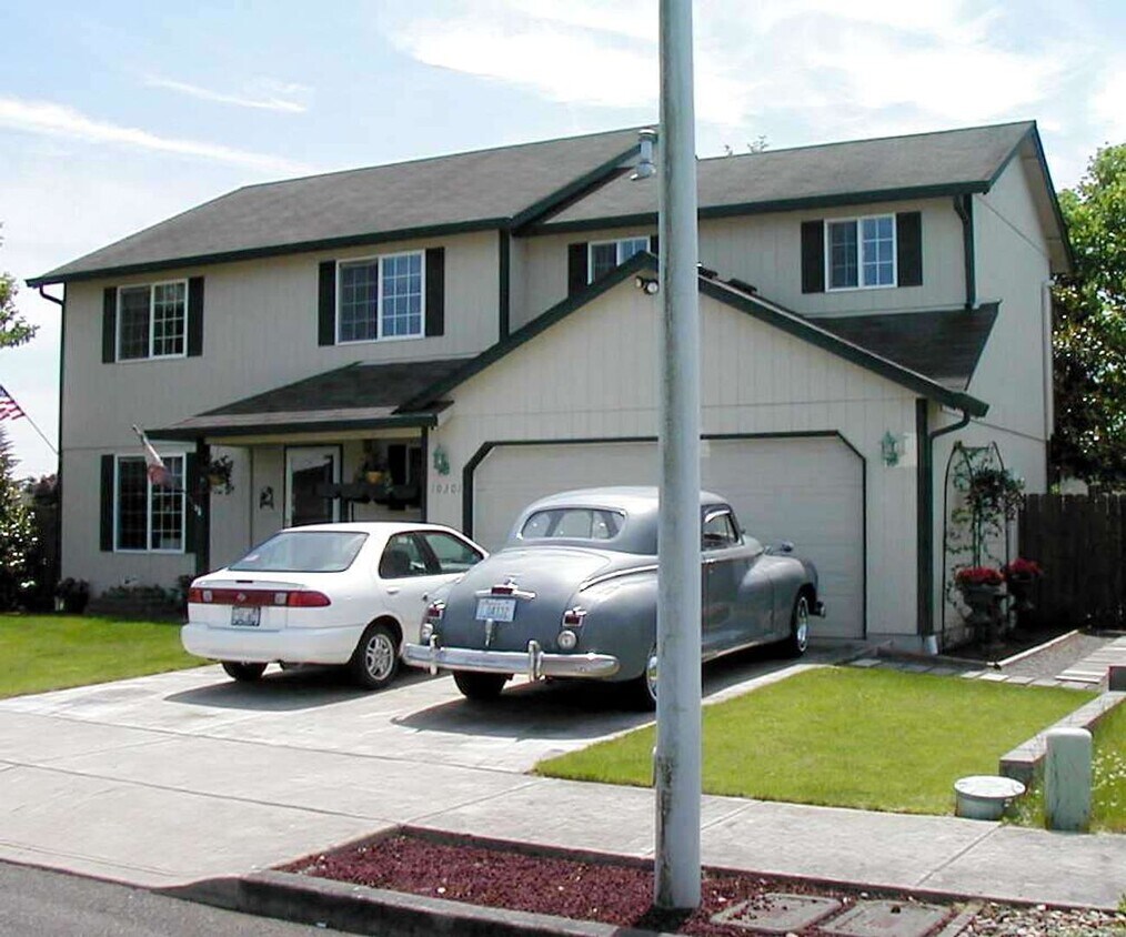 Foto principal - Wonderful 2 Story 3 Bed 2.5 Bath Home in F...