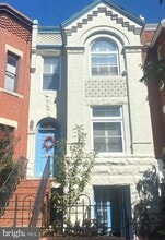 Building Photo - 136 D St SE