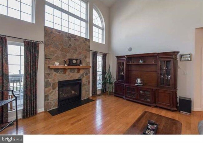 Building Photo - 43 Norwegian Wood Dr