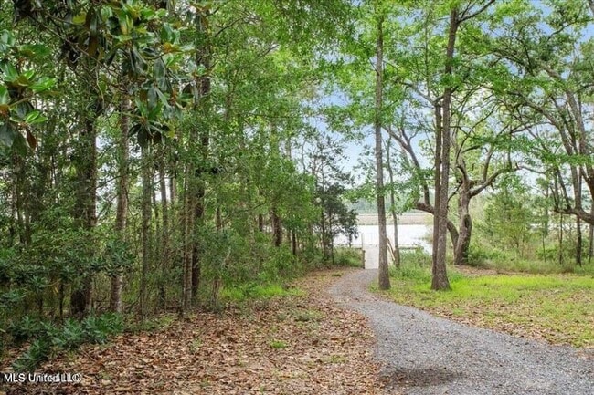 Building Photo - WATERFRONT CONDO FOR RENT