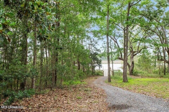 Foto del edificio - WATERFRONT CONDO FOR RENT