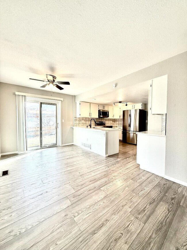 Foto del edificio - 1872 S Cathay Ct